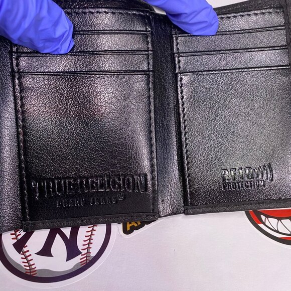 True Religion Men's Black Genuine Leather Trifold Wallet RFID Metal Logo NWT - Picture 6 of 16